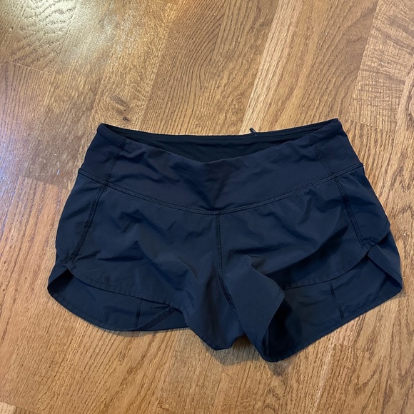Lululemon Speed Up Low-Rise Lines Short 2.5” - Picture 6 of 10